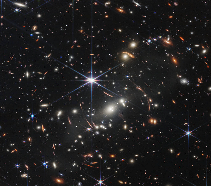 大爆炸10亿年后宇宙长这样，韦伯望远镜公布首批深空图像